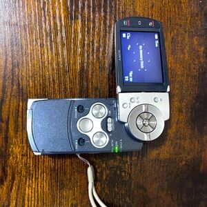 Sony DSC-M2 Cyber-Shot Camera includes battery charger
